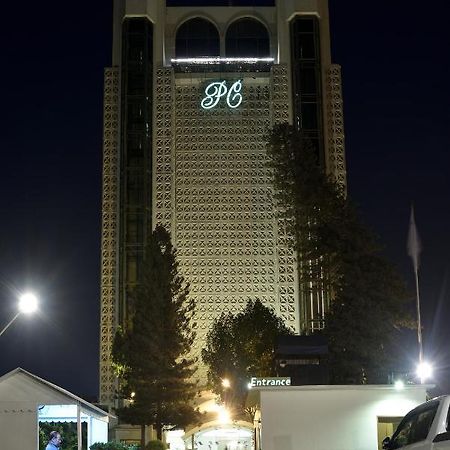 Pearl Continental Hotel, Karachi Eksteriør bilde The hotel at night