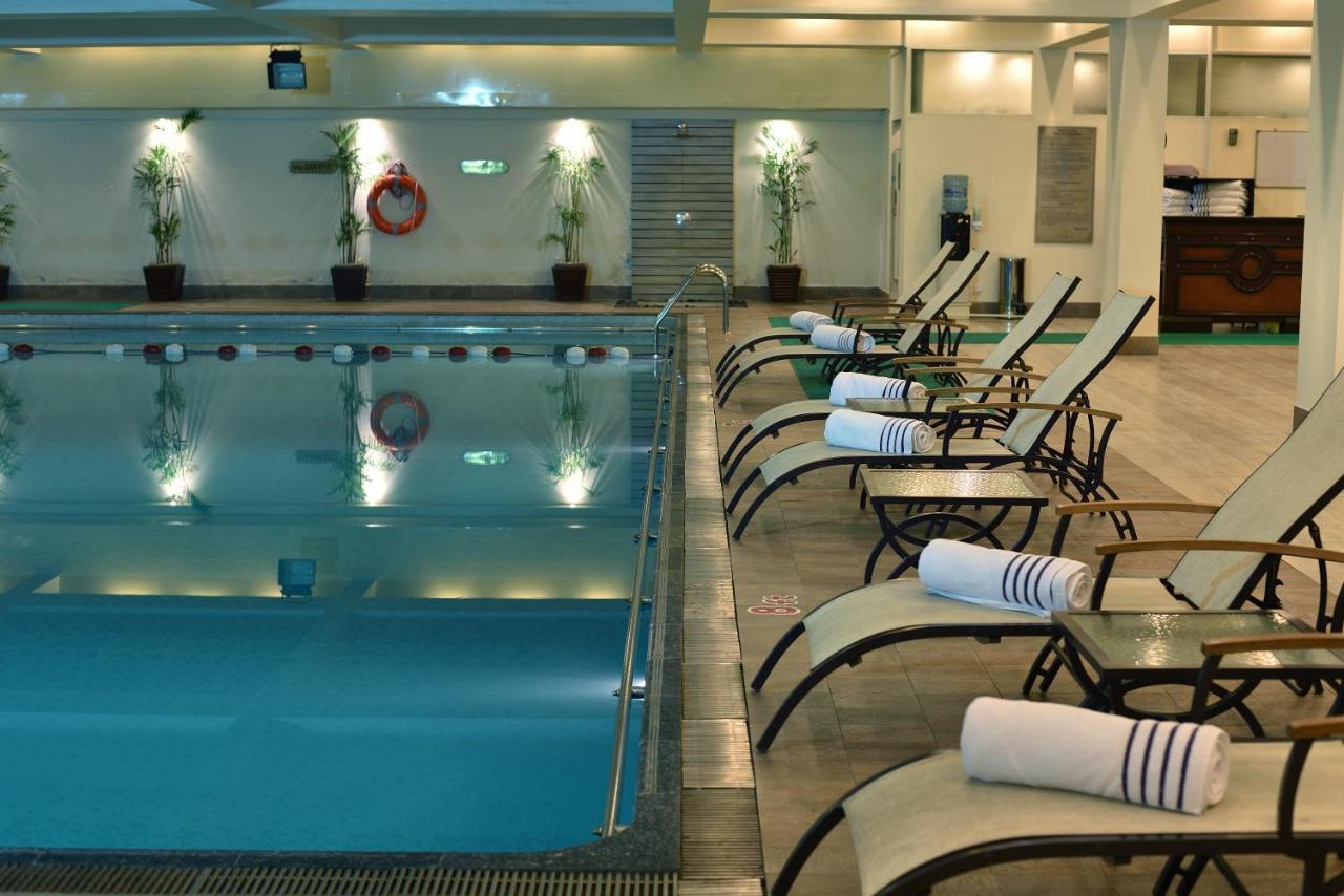 Pearl Continental Hotel, Karachi Eksteriør bilde The pool at the hotel