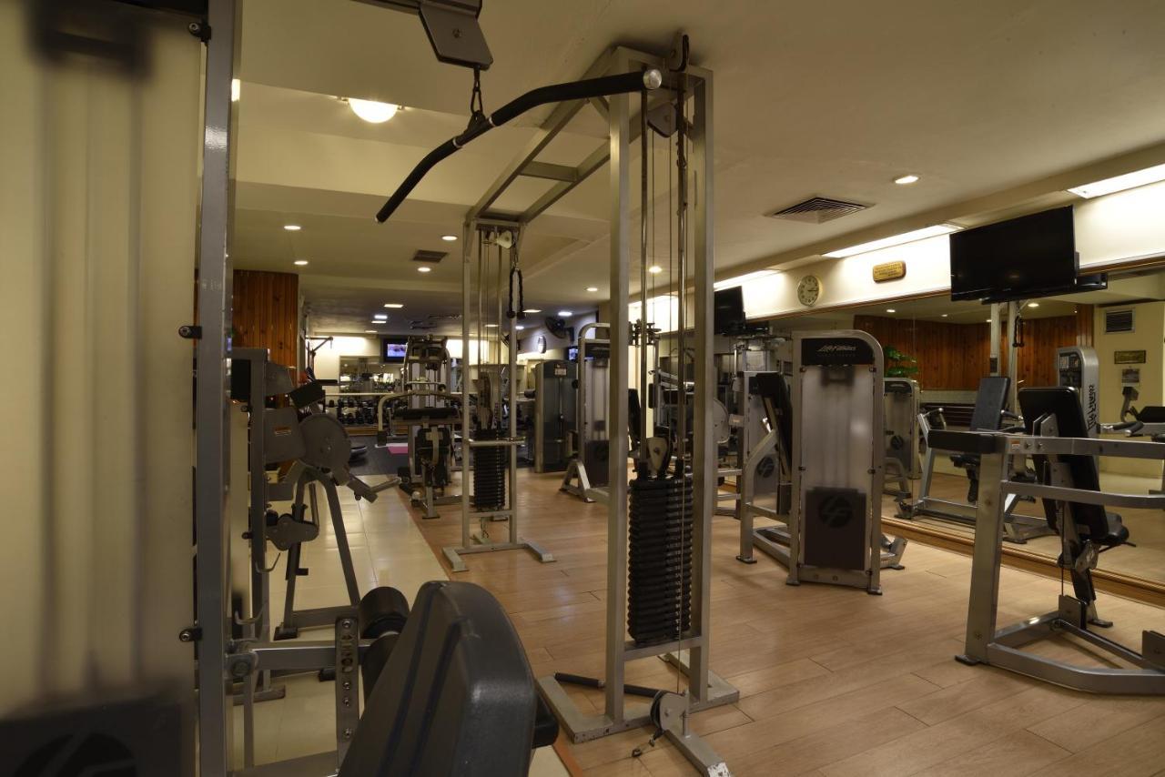 Pearl Continental Hotel, Karachi Eksteriør bilde A gym in a hotel