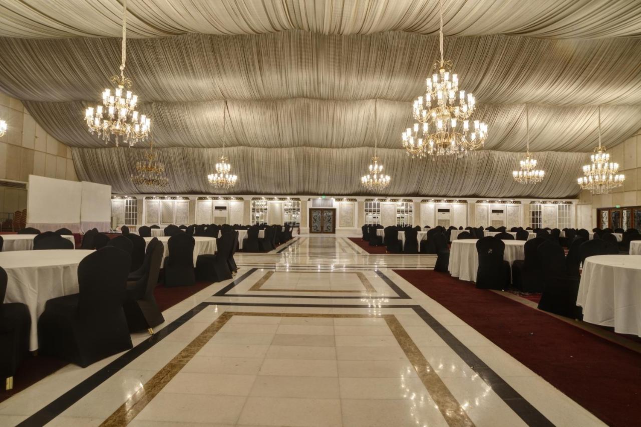 Pearl Continental Hotel, Karachi Eksteriør bilde The interior of the Grand Ballroom