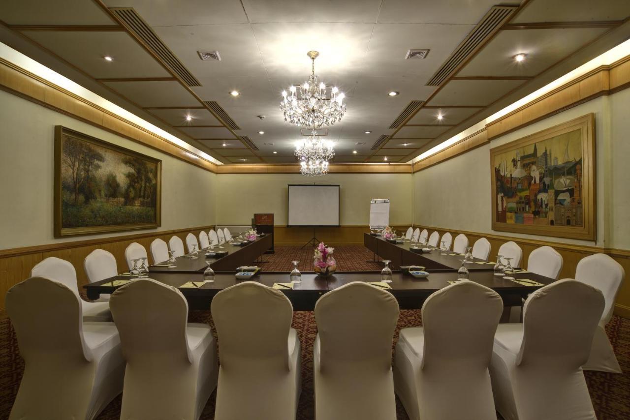 Pearl Continental Hotel, Karachi Eksteriør bilde Meeting room at the Taj Bengal