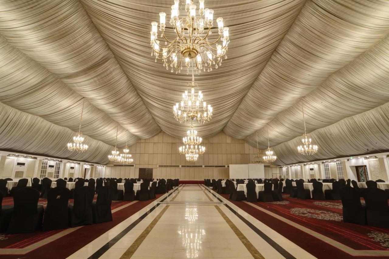 Pearl Continental Hotel, Karachi Eksteriør bilde The interior of the Grand Ballroom