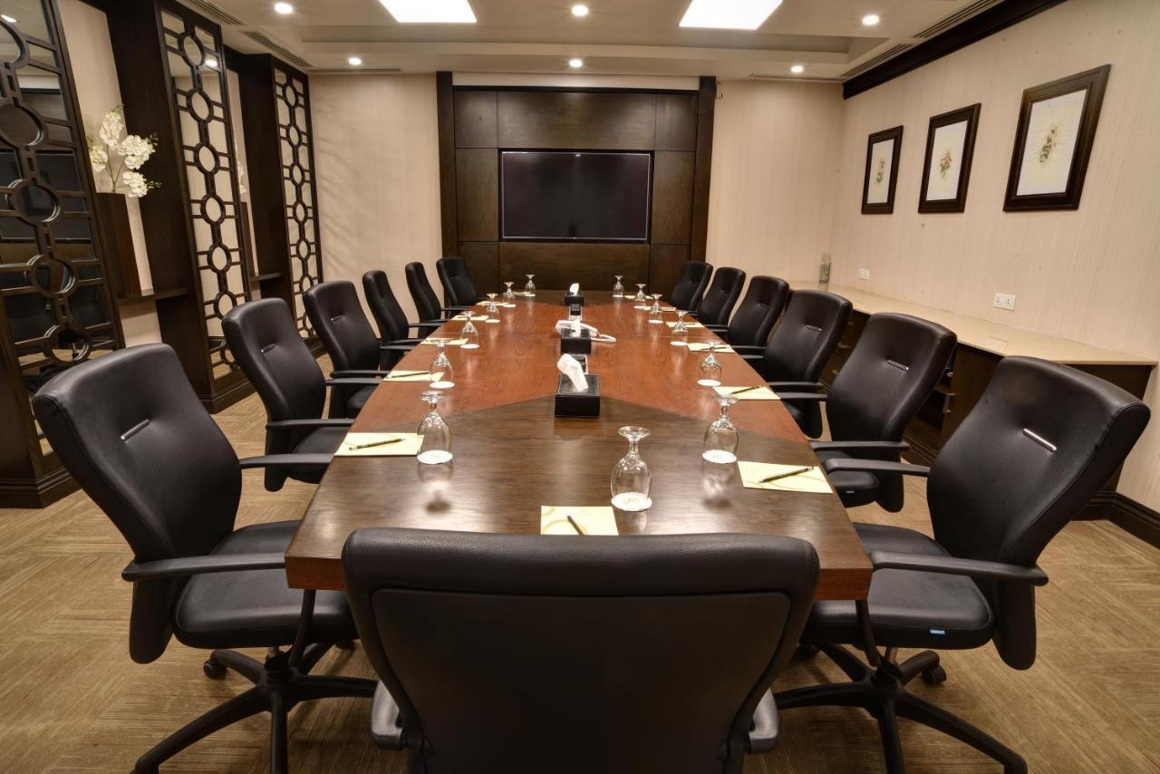 Pearl Continental Hotel, Karachi Eksteriør bilde A boardroom