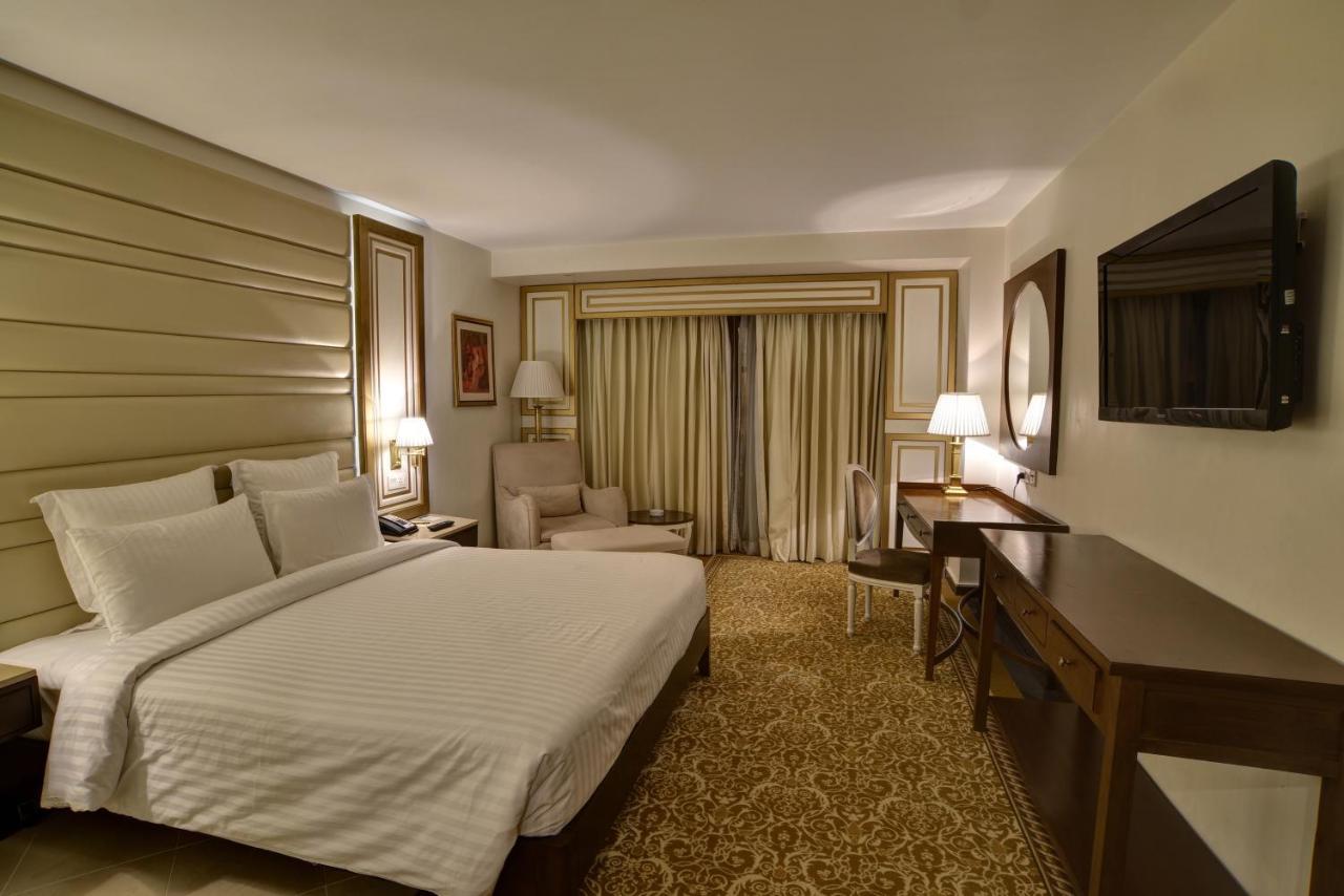 Pearl Continental Hotel, Karachi Eksteriør bilde A room at the Taj Bengal