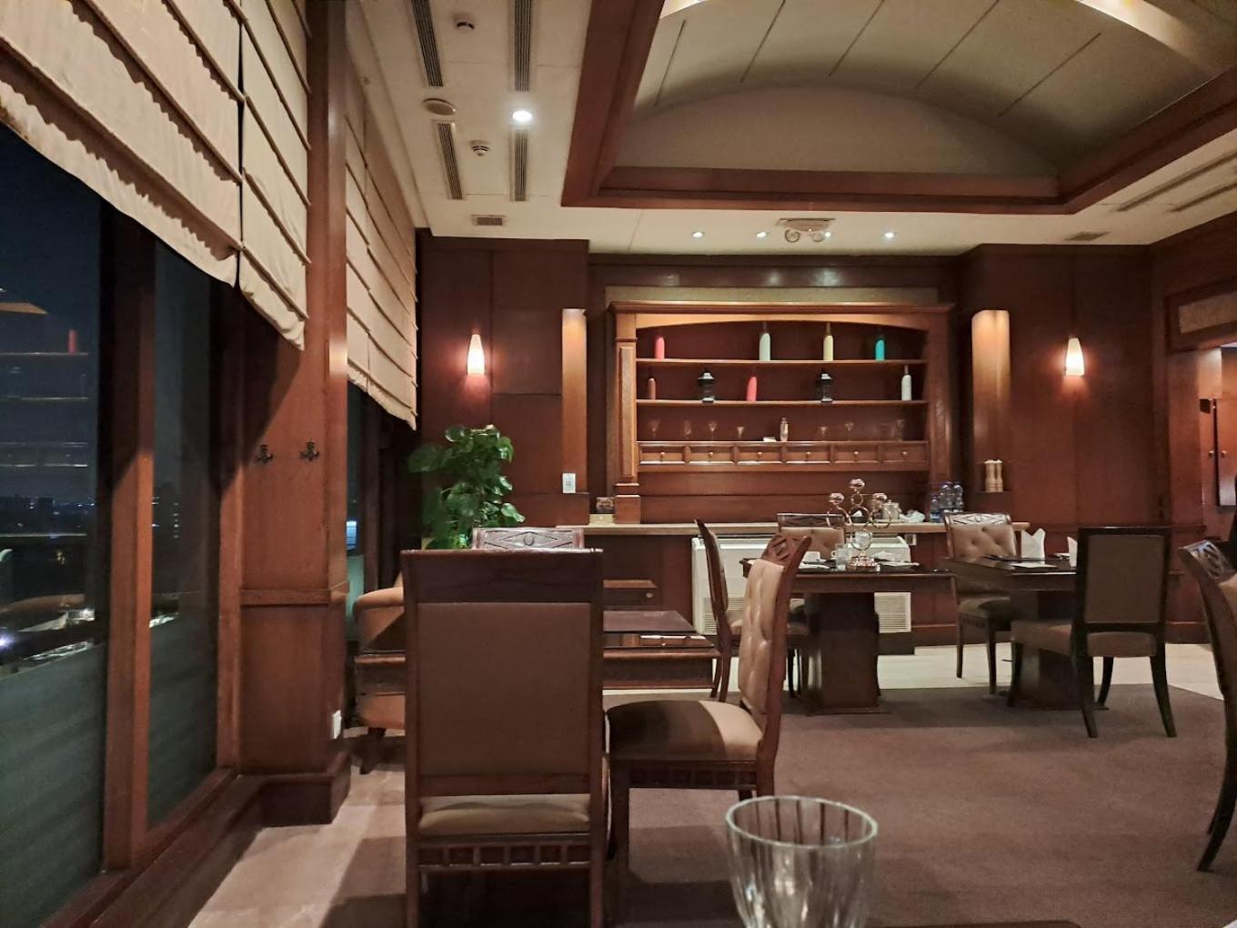 Pearl Continental Hotel, Karachi Eksteriør bilde The interior of the lounge
