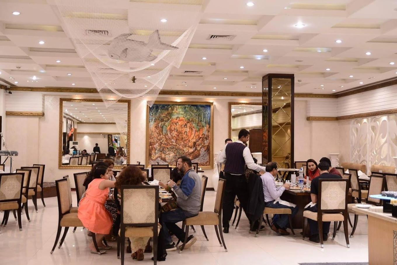 Pearl Continental Hotel, Karachi Eksteriør bilde The interior of a restaurant in Karachi, Pakistan