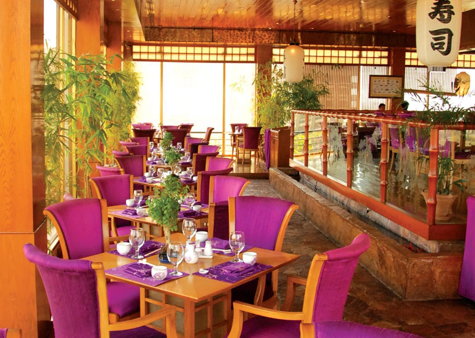 Pearl Continental Hotel, Karachi Eksteriør bilde Interior of a restaurant in the hotel