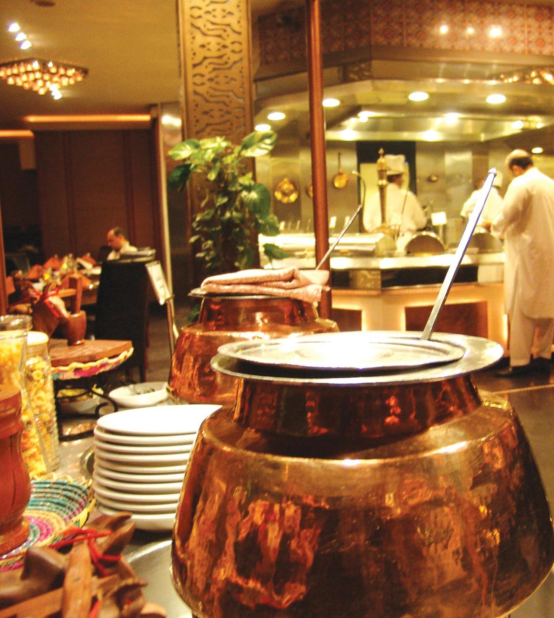 Pearl Continental Hotel, Karachi Eksteriør bilde A chafing dish