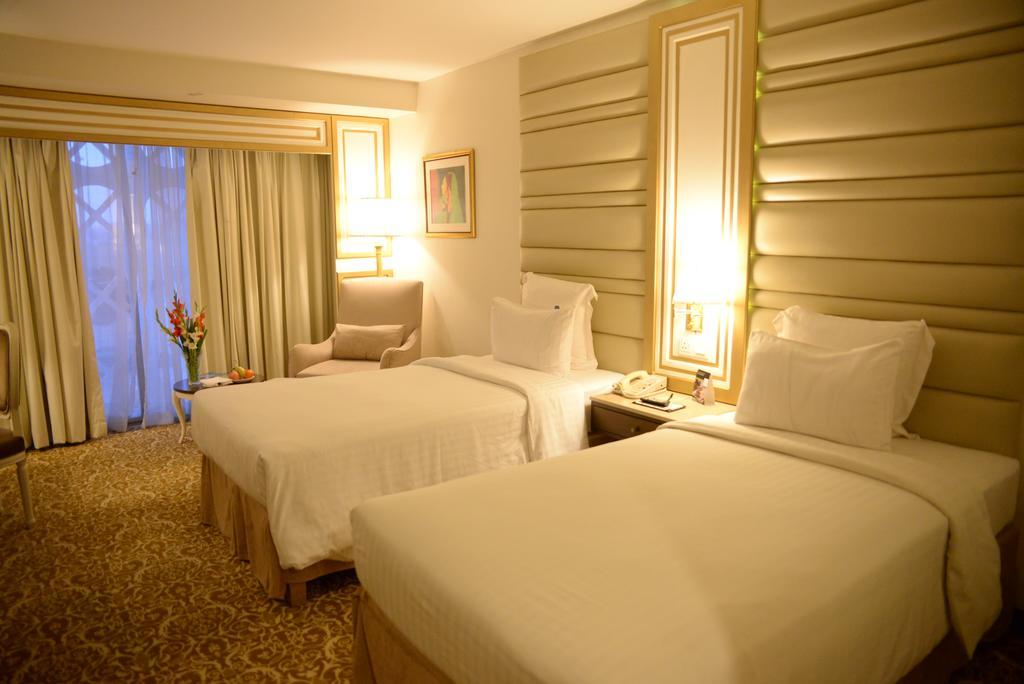 Pearl Continental Hotel, Karachi Eksteriør bilde Deluxe Room