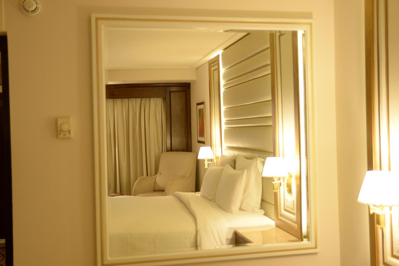 Pearl Continental Hotel, Karachi Eksteriør bilde A mirror