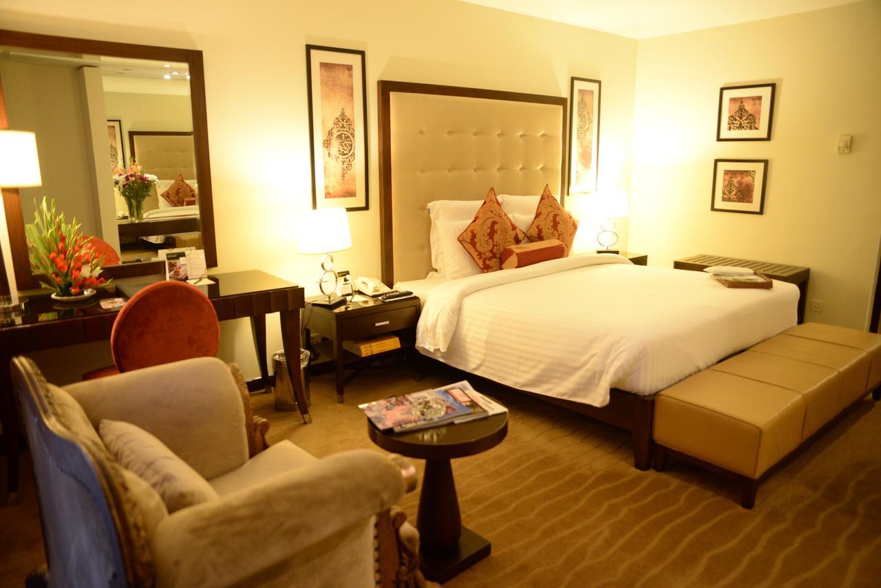 Pearl Continental Hotel, Karachi Eksteriør bilde A room at the Taj Bengal